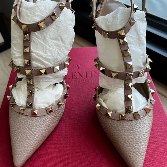 Authentic Valentino rockstud heels with original package included - Picture 6 of 12